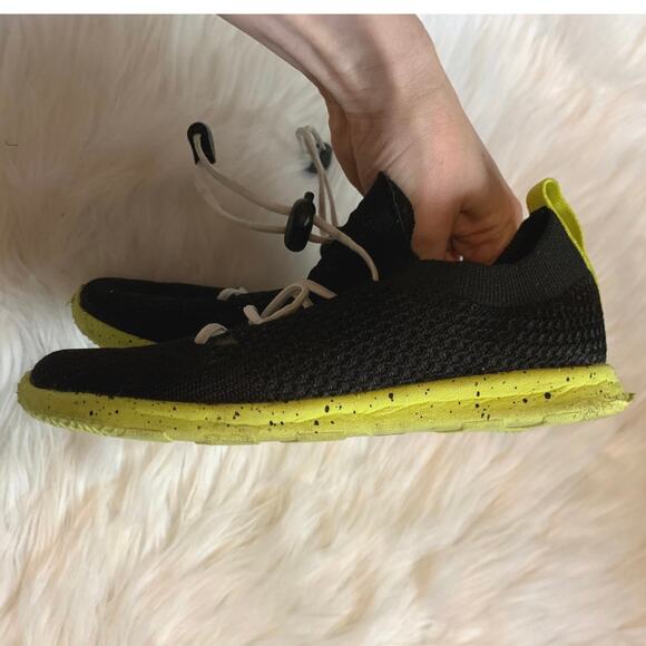 Native black and yellow mercury lite kit lace up sneakers size youth 1 - Picture 3 of 7